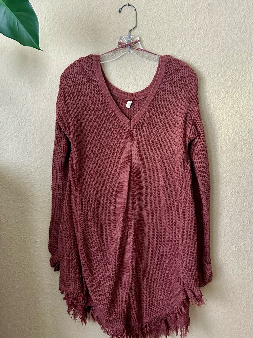 Wishlist V-Neck Frayed Hem Waffle Knit Sweater - Rosewood